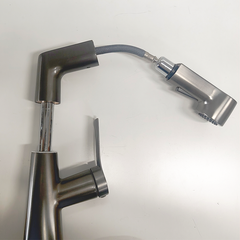 Minwei Luxury Polished Thermostatic Pull-Out Kitchen Faucet with 360-Degree Rotation for Widespread Sanitary Ware-mv8704 - Beijing Minwei International Technology Co., Ltd.